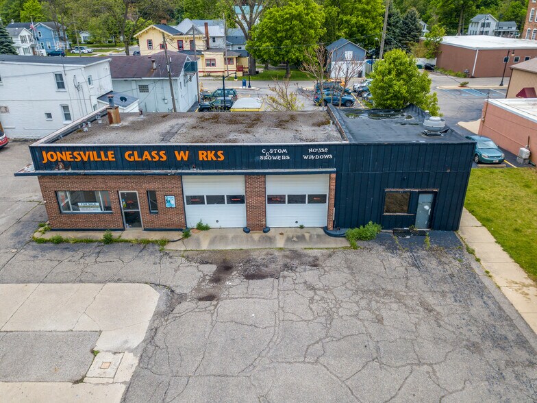 More Photos Of 264 E Chicago St, Jonesville Service Station For Sale