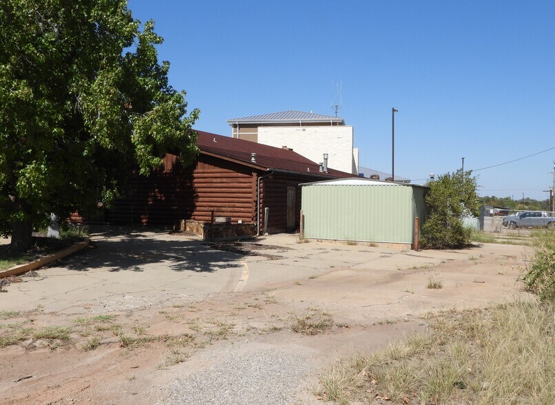 More Photos Of 2424 Williams Ave, Woodward General Retail For Sale