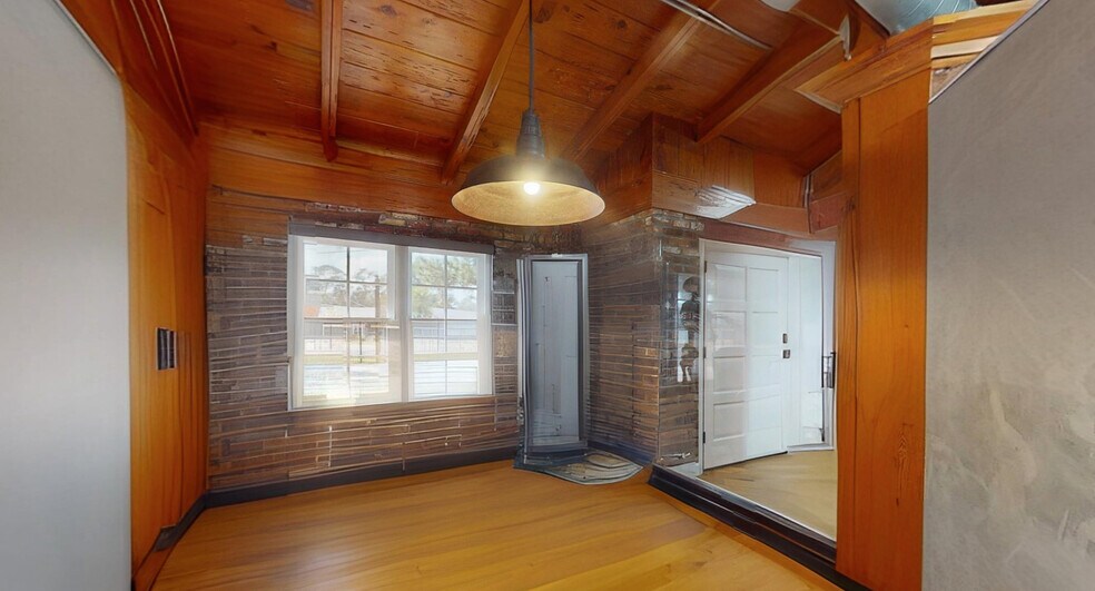 More Photos Of 3508 S Manhattan Ave, Tampa Health Club For Sale