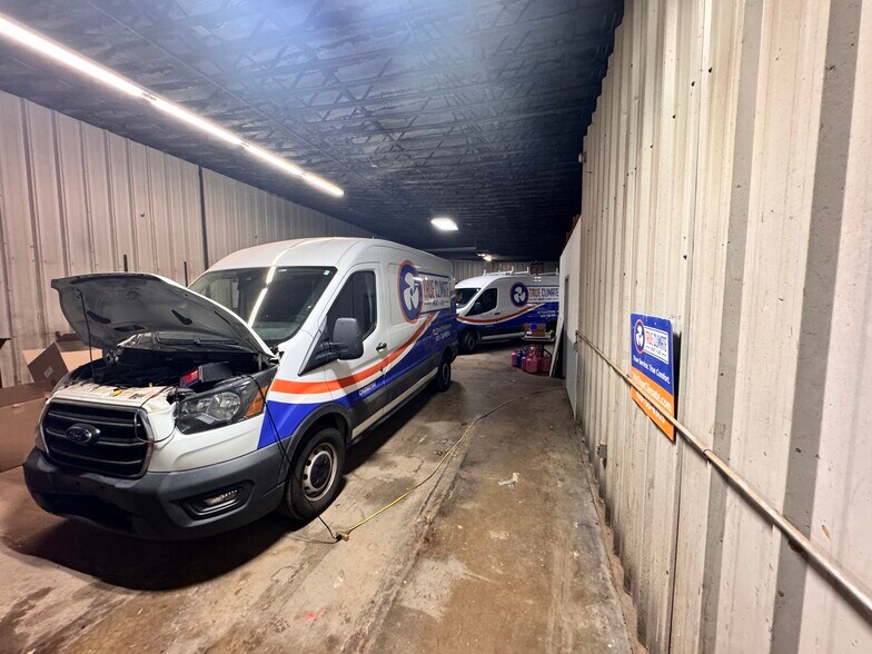 More Photos Of 3504 S Meridian Ave, Oklahoma City Warehouse For Lease