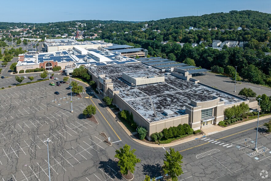 More Photos Of 425-525 Union St, Waterbury Unknown For Lease