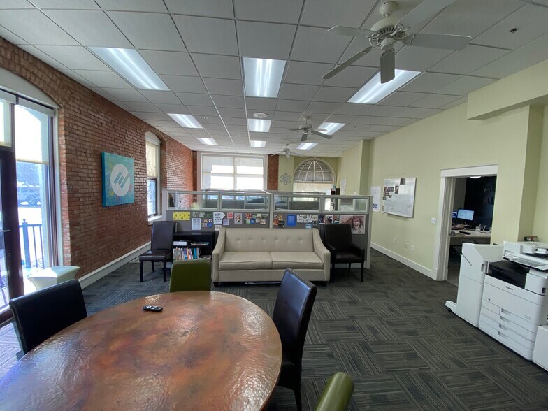 More Photos Of 2 N College Ave, Fayetteville Office For Lease