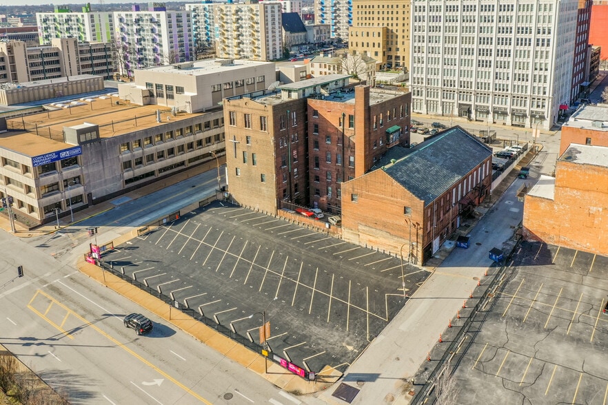 More Photos Of 1411 Locust St, Saint Louis Shelter For Sale