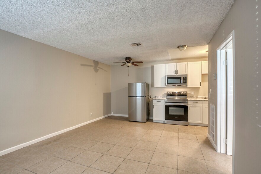 More Photos Of 317 S 9th St, Las Vegas Apartments For Sale