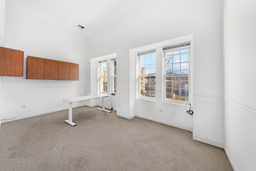 More Photos Of 4407-4411 Park Ave, Union City Loft Creative Space For Sale