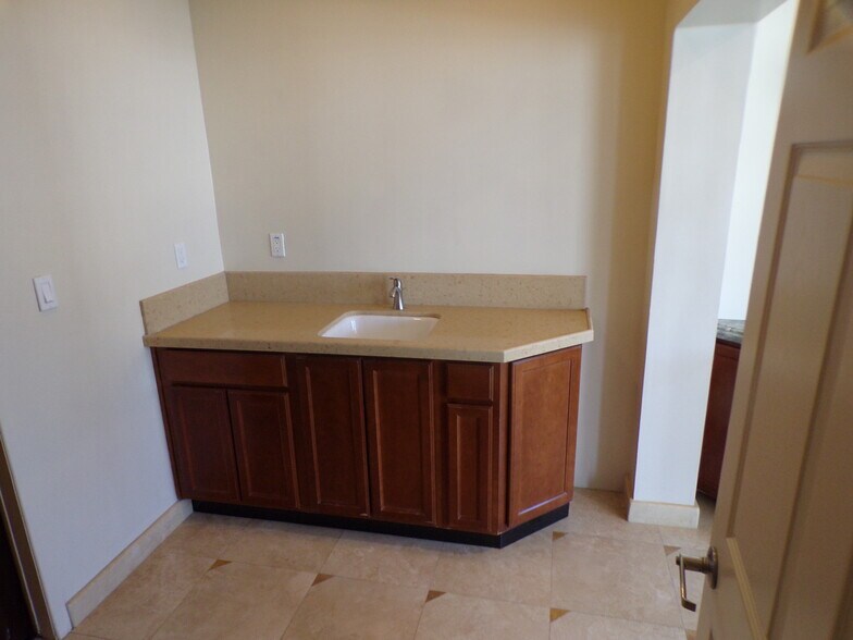 More Photos Of 1801 1st Street St, San Fernando Manufacturing For Sale