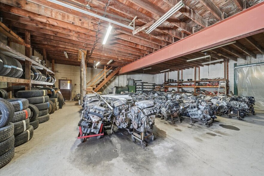 More Photos Of 735 Perry Hwy, Harmony Auto Repair For Sale