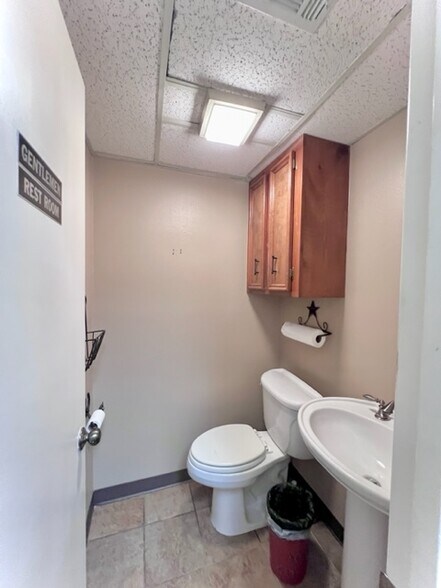 More Photos Of 3512 Avenue I, Rosenberg Office For Lease
