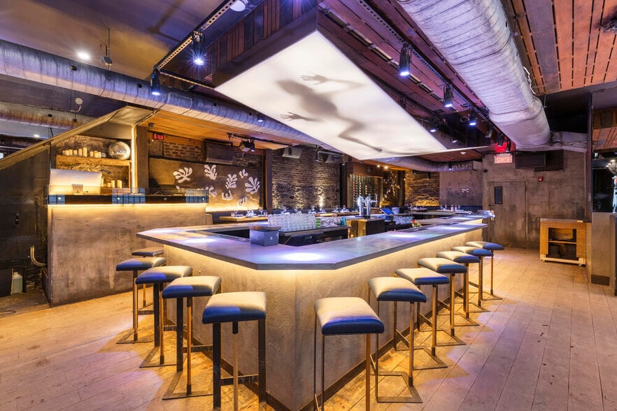 More Photos Of 52 Rue Saint-Jacques, Montréal Restaurant For Sale