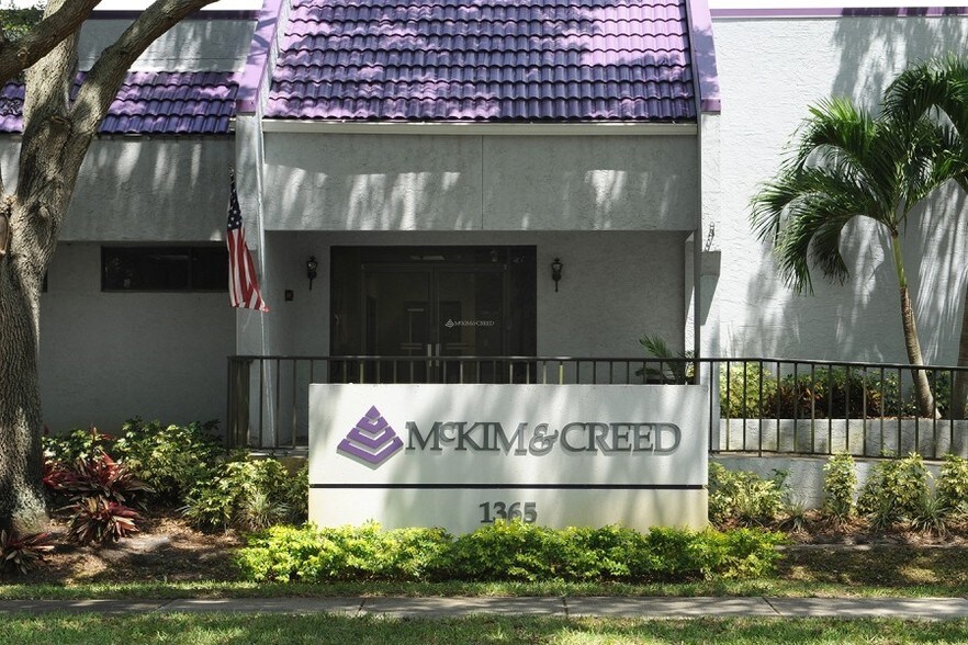 More Photos Of 1365 Hamlet Ave, Clearwater Flex For Lease