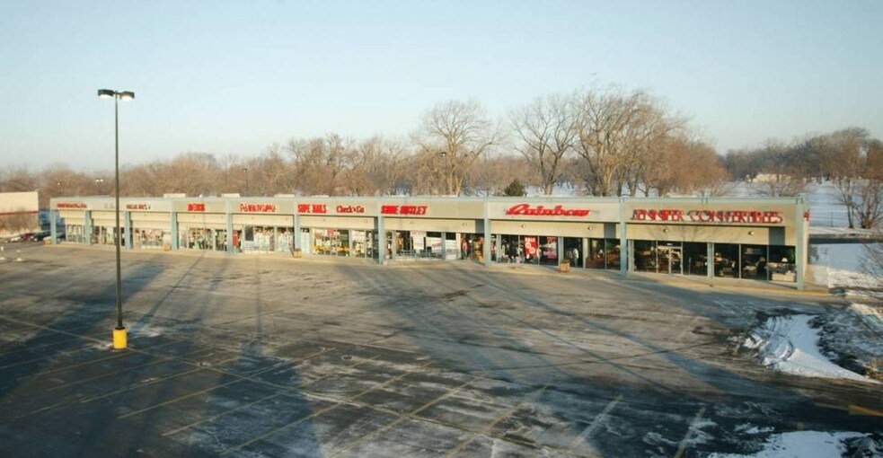 More Photos Of 2500 W 95th St, Evergreen Park Department Store For Lease