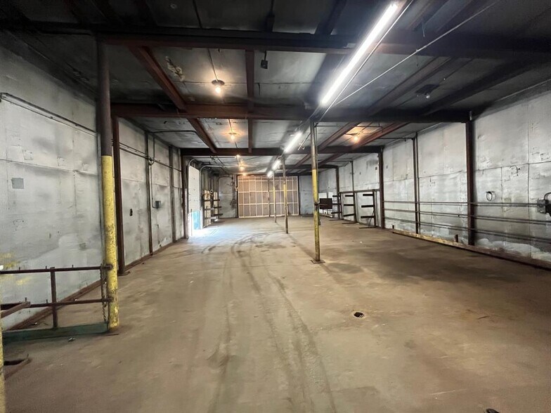 More Photos Of 53 Canal St, Greenville Manufacturing For Sale