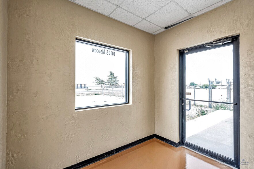 More Photos Of 1010 S Meadow Ave, Odessa Warehouse For Sale