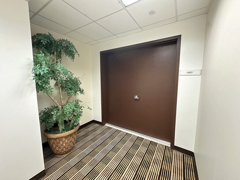 More Photos Of 900-990 Biscayne Blvd, Miami Apartments For Sale