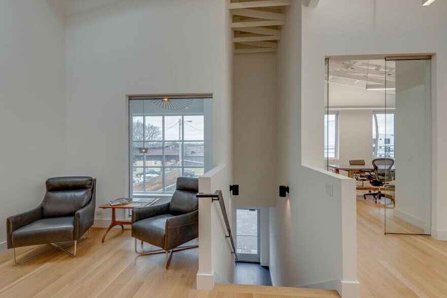 More Photos Of 407 Humphreys St, Nashville Office For Lease