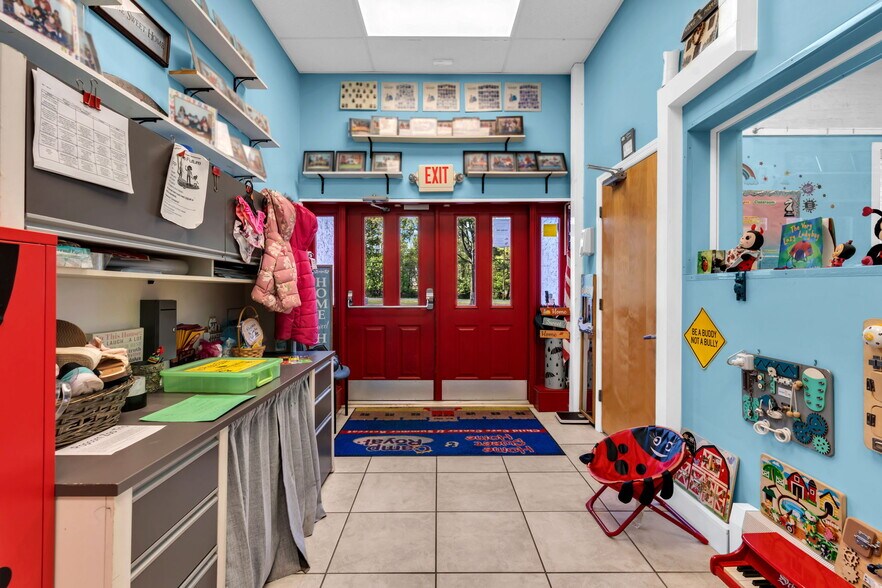 More Photos Of 321 W Farms Rd, Farmingdale Daycare Center For Sale
