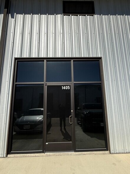 More Photos Of 13013 Harmon Rd, Fort Worth Service For Lease