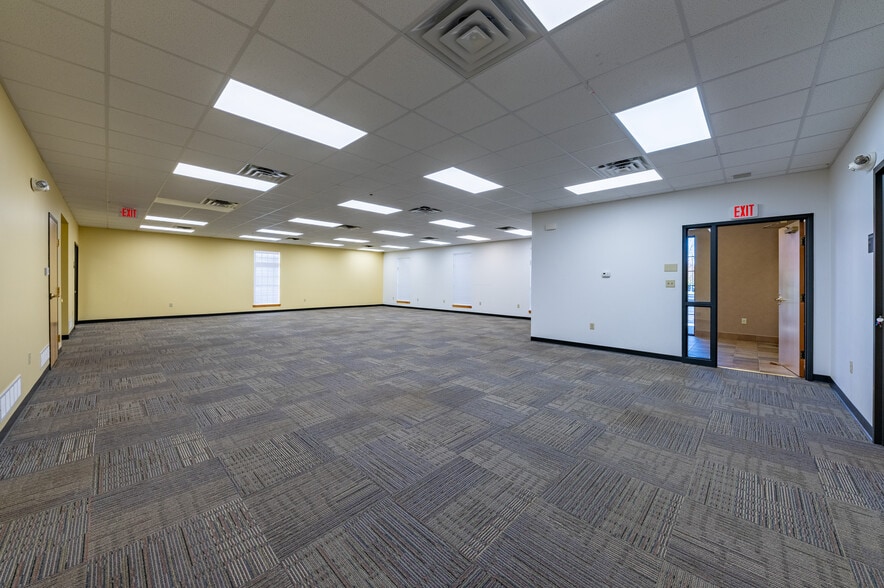 More Photos Of 109 Cambridge Pl, Bridgeport Office For Lease