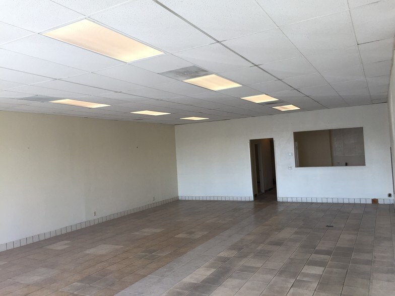 More Photos Of 406-498 W Shaw Ave, Clovis Unknown For Lease