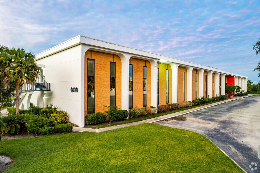 More Photos Of 6100 Lake Ellenor Dr, Orlando Office For Lease