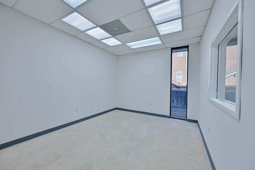 More Photos Of 4664 Lawrenceville Hwy NW, Lilburn Freestanding For Sale