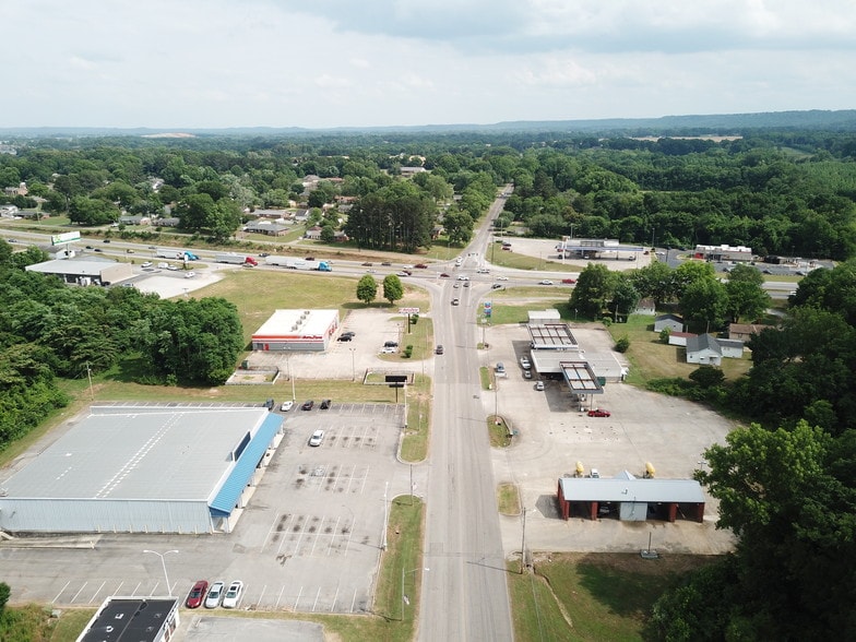 More Photos Of 1401 Woodmont Dr, Tuscumbia Freestanding For Lease