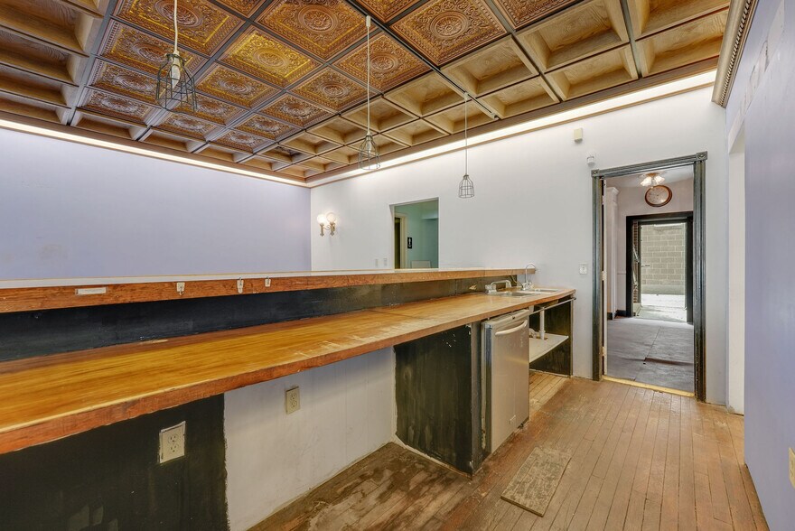 More Photos Of 154 Main St, Painesville General Retail For Lease
