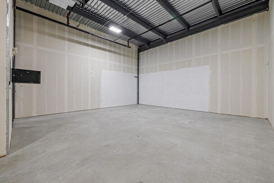 More Photos Of 2020 N Bell Blvd, Cedar Park Unknown For Lease