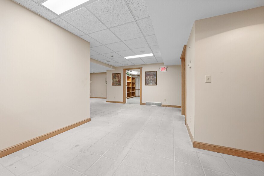 More Photos Of 8050 Corporate Cir, North Royalton Office For Lease