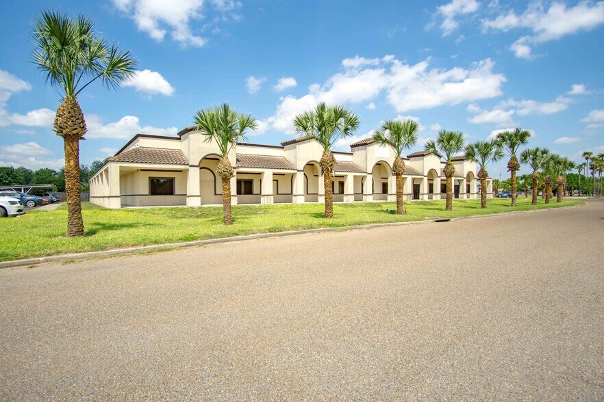 More Photos Of 848 Palm Dr, Elsa Office For Lease