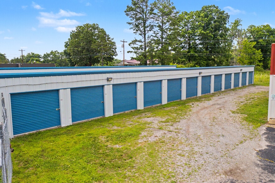 More Photos Of 105 Progress Center Plz, Centerville Self Storage For Sale