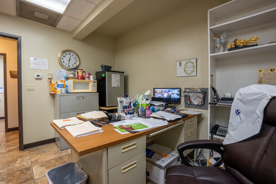 More Photos Of 4946 Florence Ave, Bell Medical For Lease