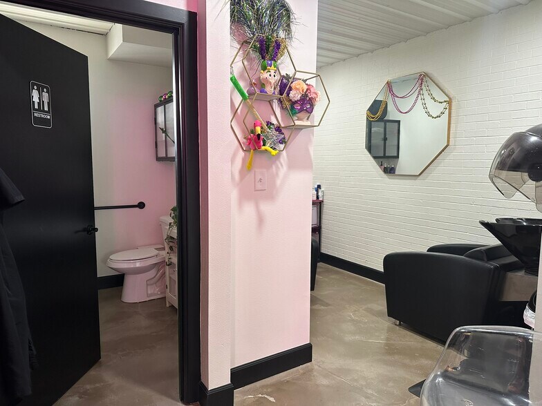 More Photos Of 4378 Government St, Baton Rouge Medical For Sale