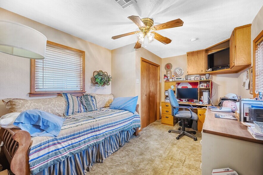 More Photos Of 10277 N 2130 Rd, Foss Convenience Store For Sale