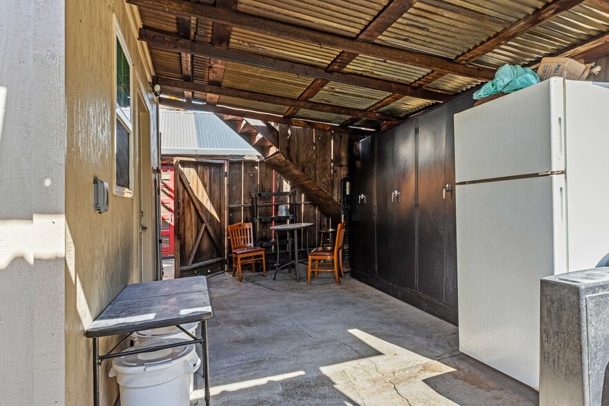 More Photos Of 30048 Yosemite Blvd, La Grange Bar For Sale