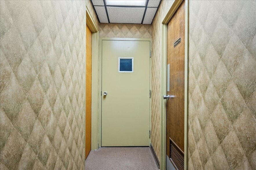 More Photos Of 111 W Commerce St, Lewisburg Bank For Sale