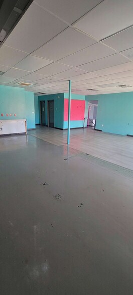 More Photos Of 413-424 5th St, Saint Charles Restaurant For Sale