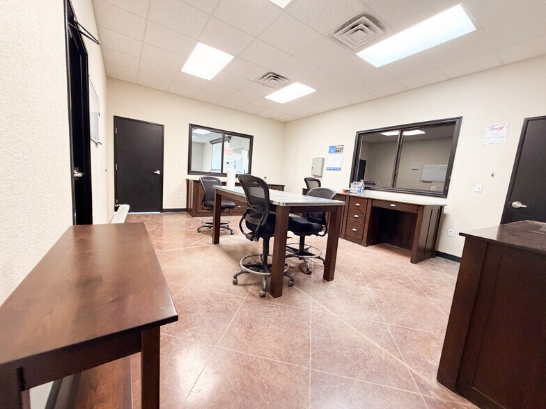 More Photos Of 609 I-20, Pecos Manufacturing For Lease