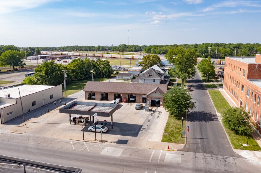 More Photos Of 301 W Coates St, Moberly Specialty For Sale