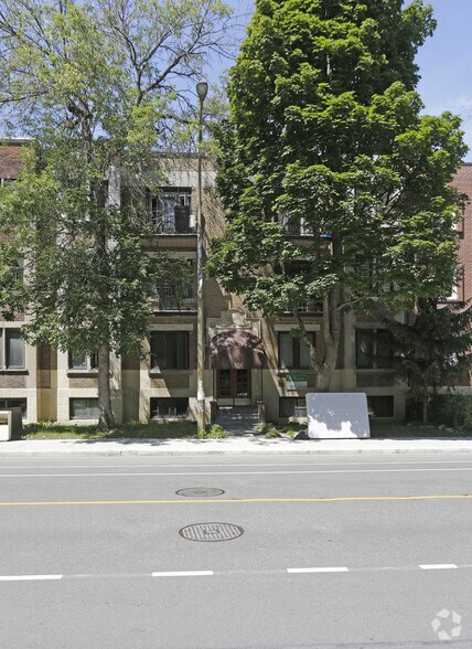 More Photos Of 2711 Boul Édouard-Montpetit, Montréal Apartments For Sale