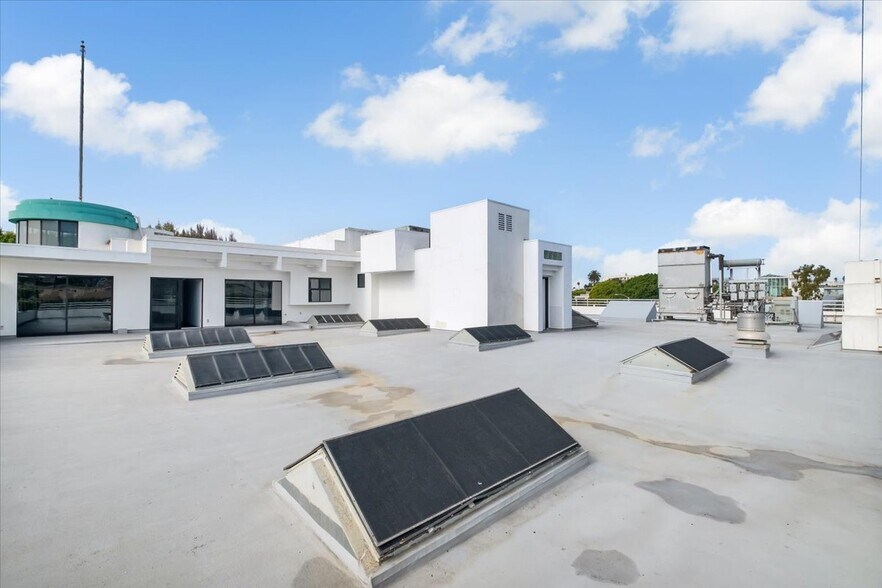 More Photos Of 2525 Main St, Santa Monica Office For Lease
