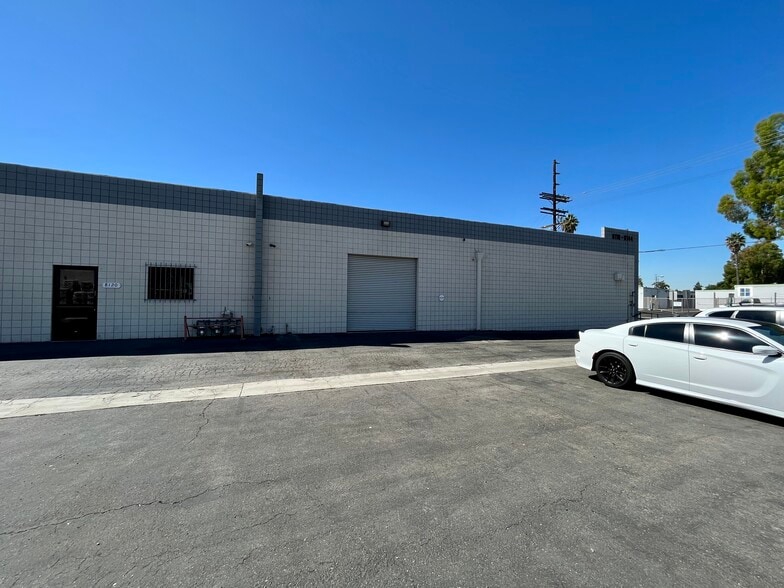 More Photos Of 8116-8144 Deering Ave, Canoga Park Warehouse For Lease