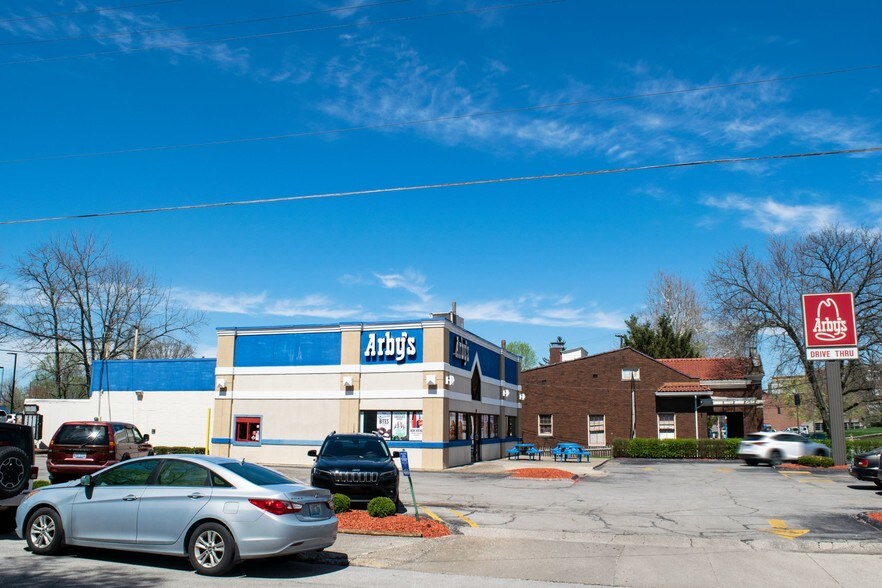 More Photos Of 507 S Limestone, Lexington Fast Food For Lease