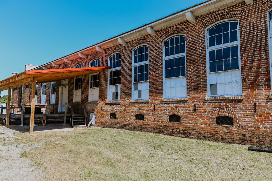 More Photos Of 340 Seaboard St, Vass Warehouse For Sale
