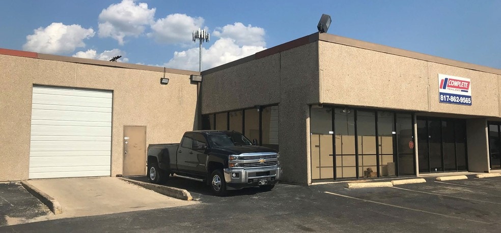 More Photos Of 760-780 N Beach St, Fort Worth Showroom For Lease