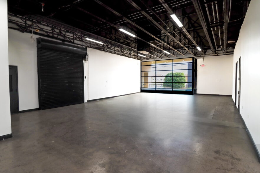 More Photos Of 183 Cole St, Dallas Showroom For Lease