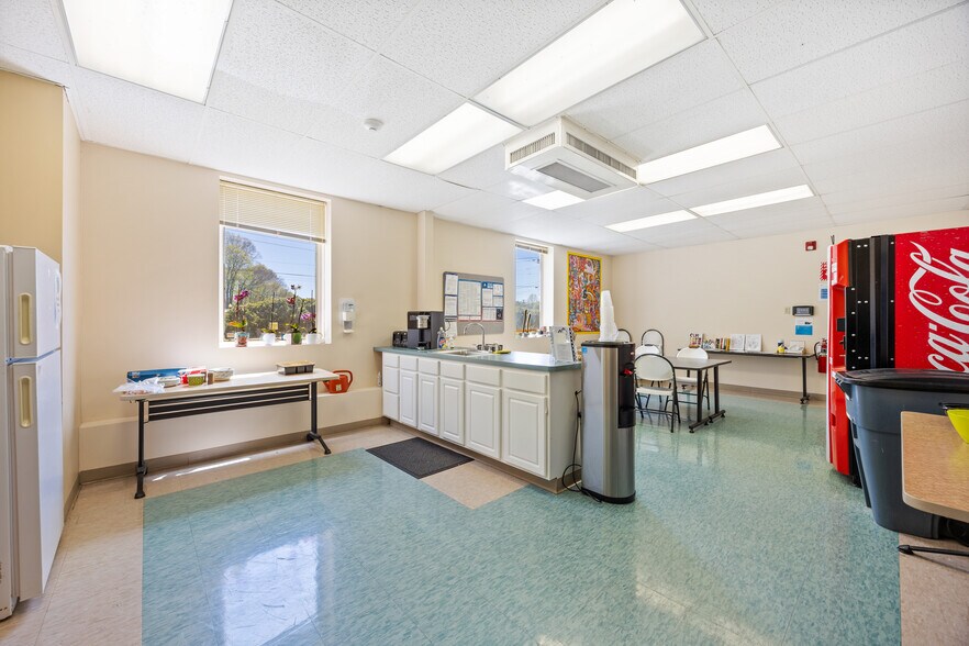 More Photos Of 19 Lunar Dr, Woodbridge Medical For Lease