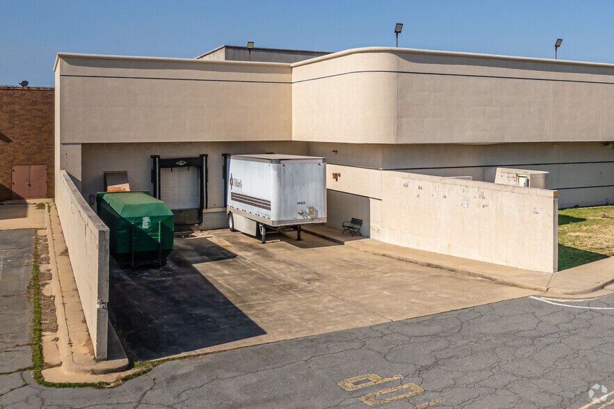 More Photos Of 2901 Pines Mall Dr, Pine Bluff Department Store For Sale