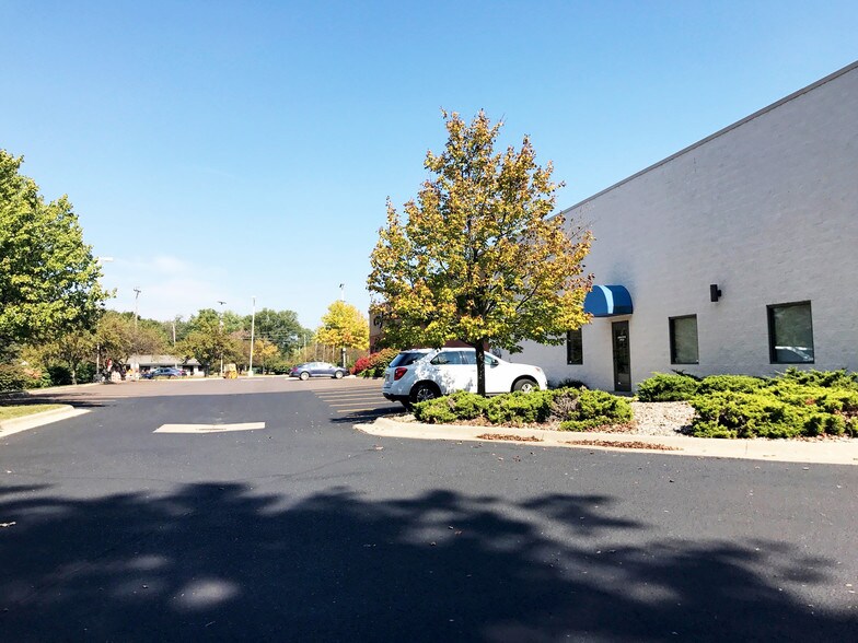 More Photos Of 6025 W Saginaw Hwy, Lansing Freestanding For Sale