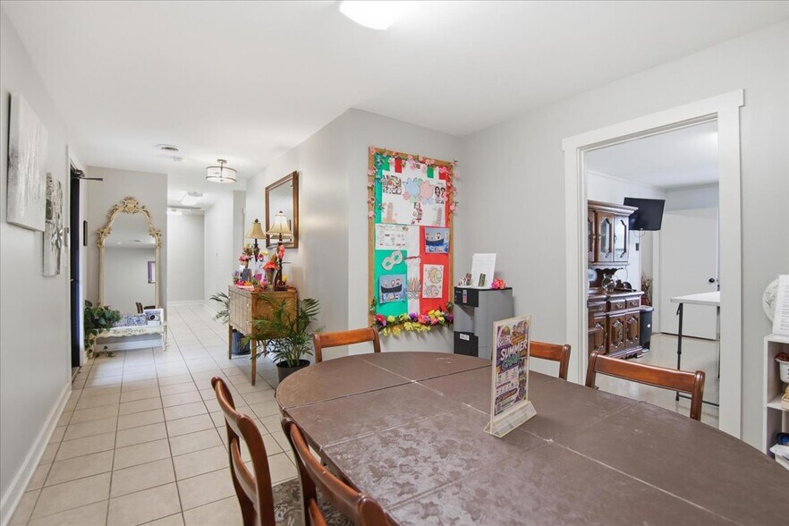 More Photos Of 1002 Oakwood Ave NW, Huntsville Office Residential For Lease